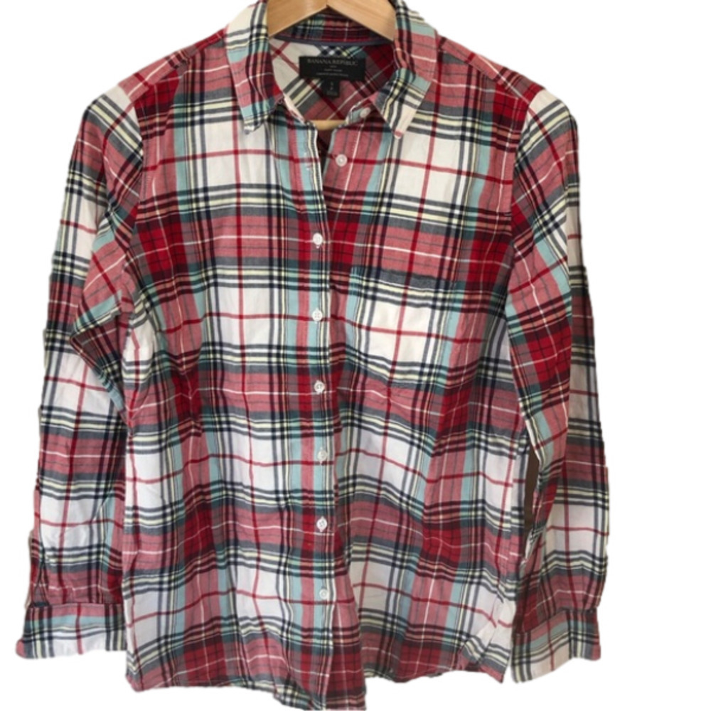 BANANA Republic Red and Green  Plaid Button Down Christmas Shirt Small